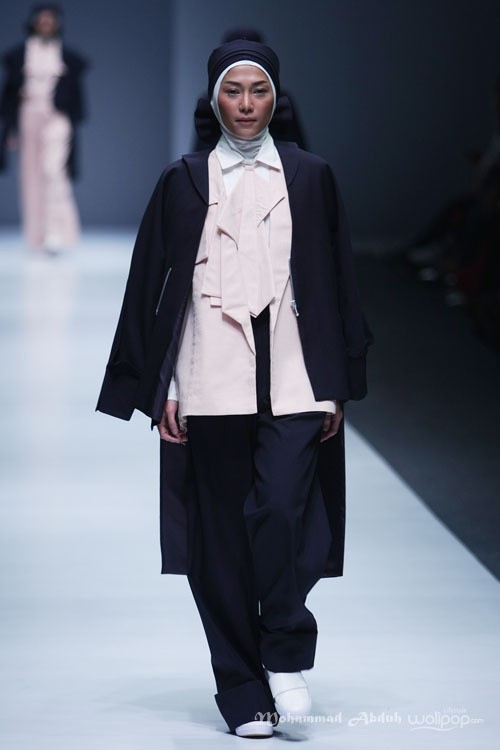 ETU by Restu Anggraini Indonesia Fashion Forward. Jakarta Fashion Week 2016 at Senayan City. Jakarta. [Foto: Mohammad Abduh/Wolipop]