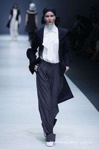 ETU by Restu Anggraini Indonesia Fashion Forward. Jakarta Fashion Week 2016 at Senayan City. Jakarta. [Foto: Mohammad Abduh/Wolipop]