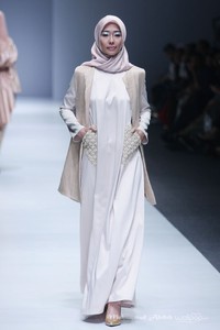 Ria Miranda Signature. Indonesia Fashion Forward. Jakarta Fashion Week 2016 at Senayan City. Jakarta. [Foto: Mohammad Abduh/Wolipop]