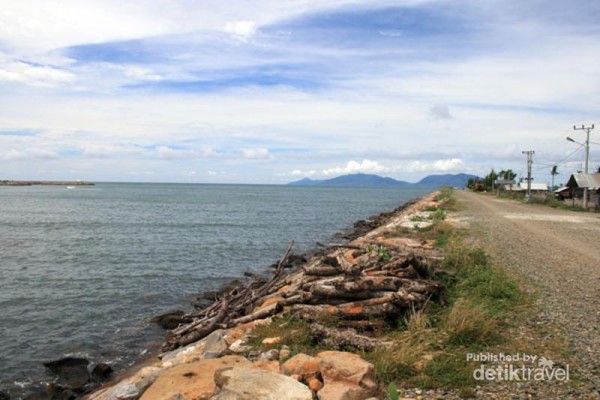 Alue Naga Pantai Dengan Sunset Indah Di Aceh