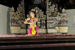 Dihibur Penari Bali Saat Makan Malam di Jimbaran