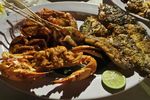 Dihibur Penari Bali Saat Makan Malam di Jimbaran