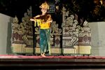 Dihibur Penari Bali Saat Makan Malam di Jimbaran