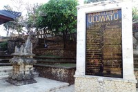 Pura Luhur Uluwatu terletak di desa Pecatu Kecamatan Kuta, Kabupaten Badung, Bali. Objek wisata ini merupakan destinasi paling terkenal di kawasan Bali Selatan. Tak kurang ratusan turis baik lokal dan mancanegara datang ke sini setap harinya (Wahyu/detikTravel)