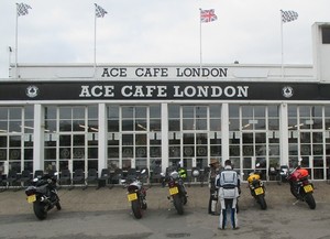 Bertandang ke Kafe Bikers Bersejarah di London