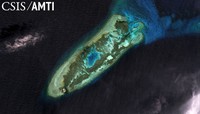     Terumbu Subi dan Mischief tadinya terendam saat gelombang pasang datang. China menguruk daerah tersebut menjadi pulau-pulau pada tahun 2014. CSIS Asia Maritime Transparency Initiative/Reuters/detikFoto.     