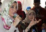Arzetti Dicium dan Dipeluk Mesra Suami