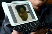 Rajendra dikenal sebagai pelaku kriminal top di India. Dia terlibat dalam kasus pembunuhan sadis, penyelundupan dan perdagangan narkoba, dan kepemilikan senjata api. Namanya masuk dalam daftar buronan Interpol pada tahun 1995. (Sonny Tumbelaka/AFP/detikFoto).