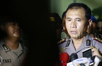 Pengamanan dilaksanakan oleh Densus 88 Mabes Polri. Barang bukti saat ini masih dikumpulkan oleh Tim Labfor, saat ini tim masih bekerja, jelasnya. Reno Hastukrisnapati/detikFoto.