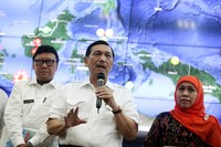 Luhut memberikan penjelasan soal penanganan kabut asap.