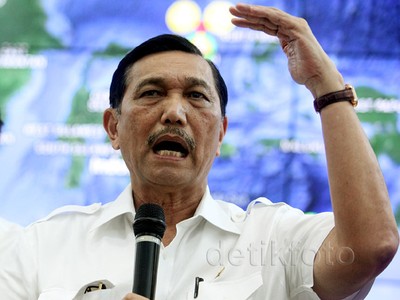 Menko Luhut Pimpin Rapat Penanganan Kabut Asap