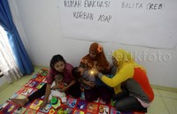 Hingga kini posko tersebut ditempati oleh 30 pasien ibu beserta anaknya.