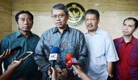 Ya kami atas nama Pansus, menindaklanjuti LHP BPK dengan menyerahkan laporan yang sudah dibahas sebelumnya dalam rapat paripurna dan diserahkan ke BPK perwakilan Jakarta. Selain itu juga nanti akan meneruskannya baik ke BPK RI, Kejagung, KPK maupun Polri karena kita menjalankan mandat dari DPRD untuk menyampaikan laporan hasil pemeriksaan, kata Ketua Tim Pansus DPRD DKI Jakarta Triwisaksana. Pool/Ali.