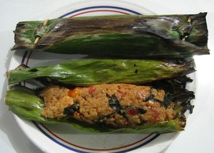 Enaknya Makan Siang dengan Pepes Jamur Gurih di Tempat Ini
