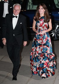 Kate memilih dress floral bernuansa merah, putih dan biru rancangan Erdem. Chris Jackson - WPA Pool/Getty Images/detikFoto.