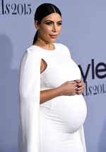 Gaya Hamil 7 Bulan Kim Kardashian