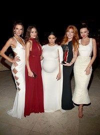 Kim berpose dengan Alessandra Ambrosio, Olivia Culpo, Charlotte Tilbury dan Miranda Kerr. Charley Gallay/Getty Images for InStyle/detikFoto.