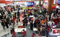 Pengunjung memadati pameran Indocomtech 2015.