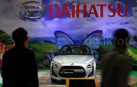 Pengunjung memadati event Jakarta Auto Show 2015 yang berlangsung di JCC, Rabu (28/10/2015).