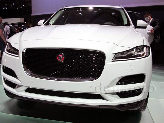 Dikepung Pabrikan Jepang, Jaguar F-Pace Jadi Jawabannya
