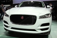 Tokyo Motor Show dimanfaatkan pabrikan mobil asal Inggris, Jaguar Land Rover LTD untuk melaunching SUV premium mereka Jaguar F Pace 1st Edition.
