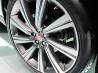 Di Jepang Jaguar F-Pace dibanderol 10,8 juta Yen atau sekitar Rp 1,4 miliar.