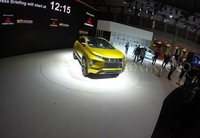 Mobil ini menyematkan teknologi handal, yakni terdapat fitur auto pilot yang memudahkan pengemudi dalam berkendara.