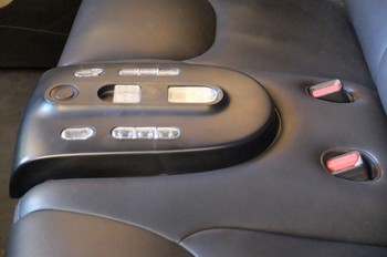 Sejumlah tombol di bagian tempat duduk self driving Google.