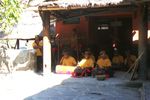 Tari Penyambutan Tamu di Desa Sade, Lombok