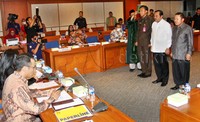 Panitia Khusus Pelindo II kembali menggelar rapat dengan Jaksa Agung, AM Prasetyo dan jajarannya di Ruang Pansus, Nusantara II, Komplek Parlemen, Senanyan, Jakarta, Kamis (29/10/2015). Pool/Lamhot Aritonang/detikFoto.