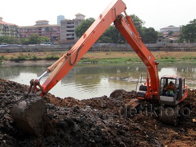 Banjir Kanal Barat Dikeruk