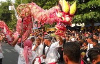 Kirab Budaya yang melibatkan ratusan anak muda Yogyakarta dan sekitarnya digelar di Jl Malioboro Yogyakarta, Kamis (9/10/2015).