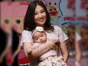 Ini Alasan Sarwendah Kenalkan Heels ke Thalia Sejak Bayi