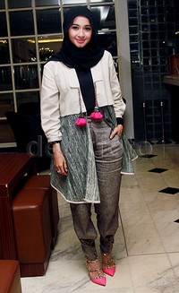 Laudya Cynthia Bella merupakan salah satu selebriti yang sangat memperhatikan penampilan berhijabnya. Pool/Gus Mun/detikFoto.