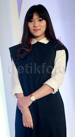 Kate Middleton Berbunga-bunga, Gaya Chic Dena Rachman