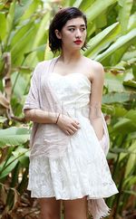 Ketika Shy Edwards si Bule Edan Tampil Feminin