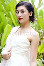 Ketika Shy Edwards si Bule Edan Tampil Feminin