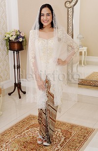 Nina konsultasi kebaya akad nikah di kawasan Bendungan Hilir, Jakarta Pusat, Kamis (29/10/2015). Pool/Ismail/detikFoto.