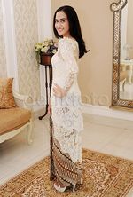 Nina Zatulini Lebih Cantik Dibalut Kebaya Merah atau Putih?