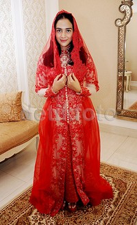 Nina ingin kebaya akad nikahnya nanti berwarna merah. Pool/Ismail/detikFoto.