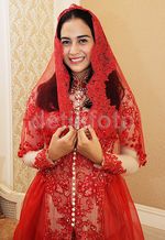 Nina Zatulini Lebih Cantik Dibalut Kebaya Merah atau Putih?