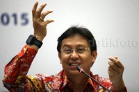 Laba bersih Bank Mandiri hingga September 2015 mencapai Rp 14,6 triliun. Laba tumbuh 0,9% dibanding September 2014 sebesar Rp 14,4 triliun. Margin Bank Mandiri tumbuh hanya 0,9% karena kami memperbesar alokasi dana pencadangan sampai 160%, ungkap Direktur Utama Bank Mandiri Budi G. Sadikin.