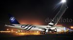 Pesawat Baru Garuda Indonesia Mendarat