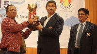 Hashim (kanan) membuka ejuaraan Nasional (Kejurnas) Catur 2015.