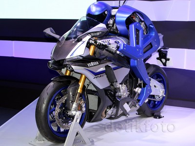 Robot Pengendara Motor Yamaha Mejeng di Tokyo