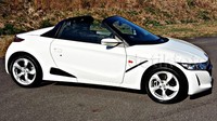 Mobil All-new Honda S660 ini tampak menarik perhatian di ajang Tokyo Motor Show di Tokyo Big Sight, Jepang, mulai Rabu (28/10/2015) kemarin. Dengan konsep desain eksterior 'energetic bullet', bodi mobil tampak dibuat rendah dan lebar.