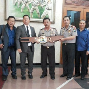 Jelang Hari Pahlawan, Kapolda Jatim Gelar Tinju Sabuk Emas Nasional