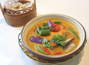 TASTE: Gurih Wangi Kari Ikan dan Laksa Singapura