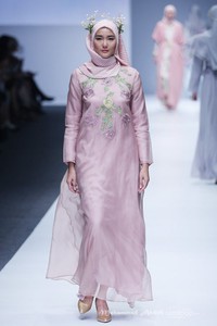 Ria Miranda Dynamic Bliss for Wardah. Jakarta Fashion Week 2016 at Senayan City. Jakarta. [Foto: Mohammad Abduh/Wolipop]