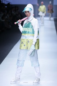 Dian Pelangi Dynamic Bliss for Wardah. Jakarta Fashion Week 2016 at Senayan City. Jakarta. [Foto: Mohammad Abduh/Wolipop]